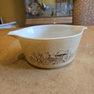 **Vintage Pyrex Forest Fancies‎ Casserole dish, model 474-B**